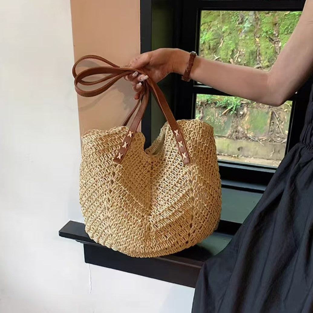 Strandtasche mit Modischem Flechtmuster und Robusten Lederriemen Brehn