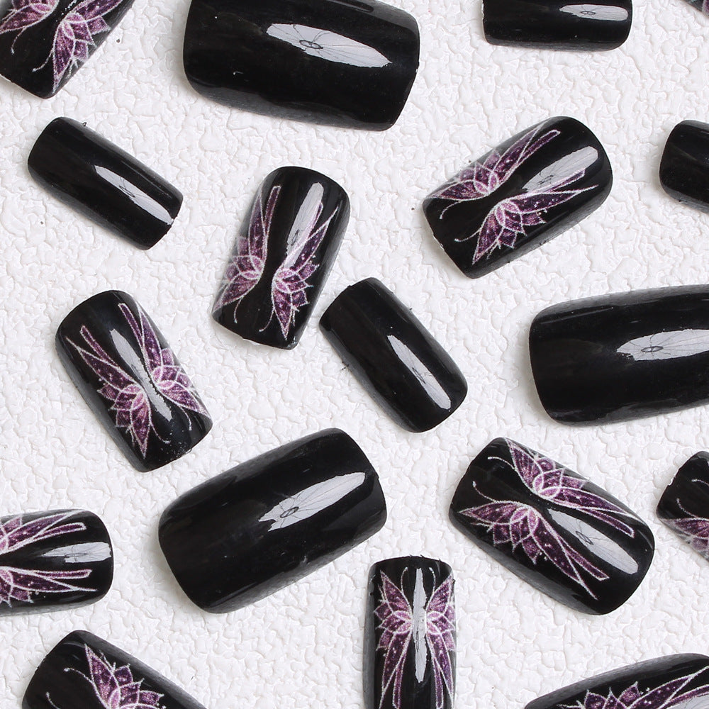 Künstlerisches Press-On Nail Design Brehn