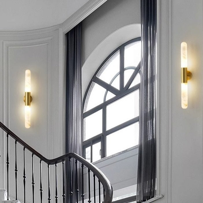Moderne Marmor- und Messing-Wandleuchte
