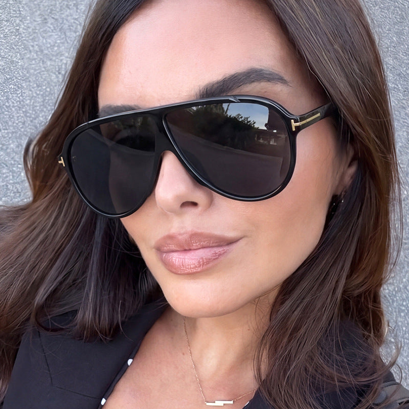 Damen große Sonnenbrille mit modernem Design und schützenden Gläsern Brehn