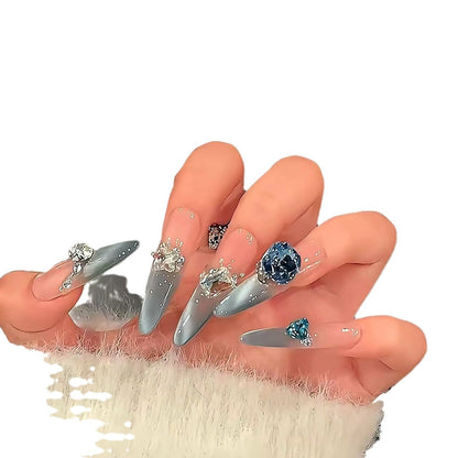 Stiletto-Nagelkunstverlängerungen mit Edelsteinakzenten