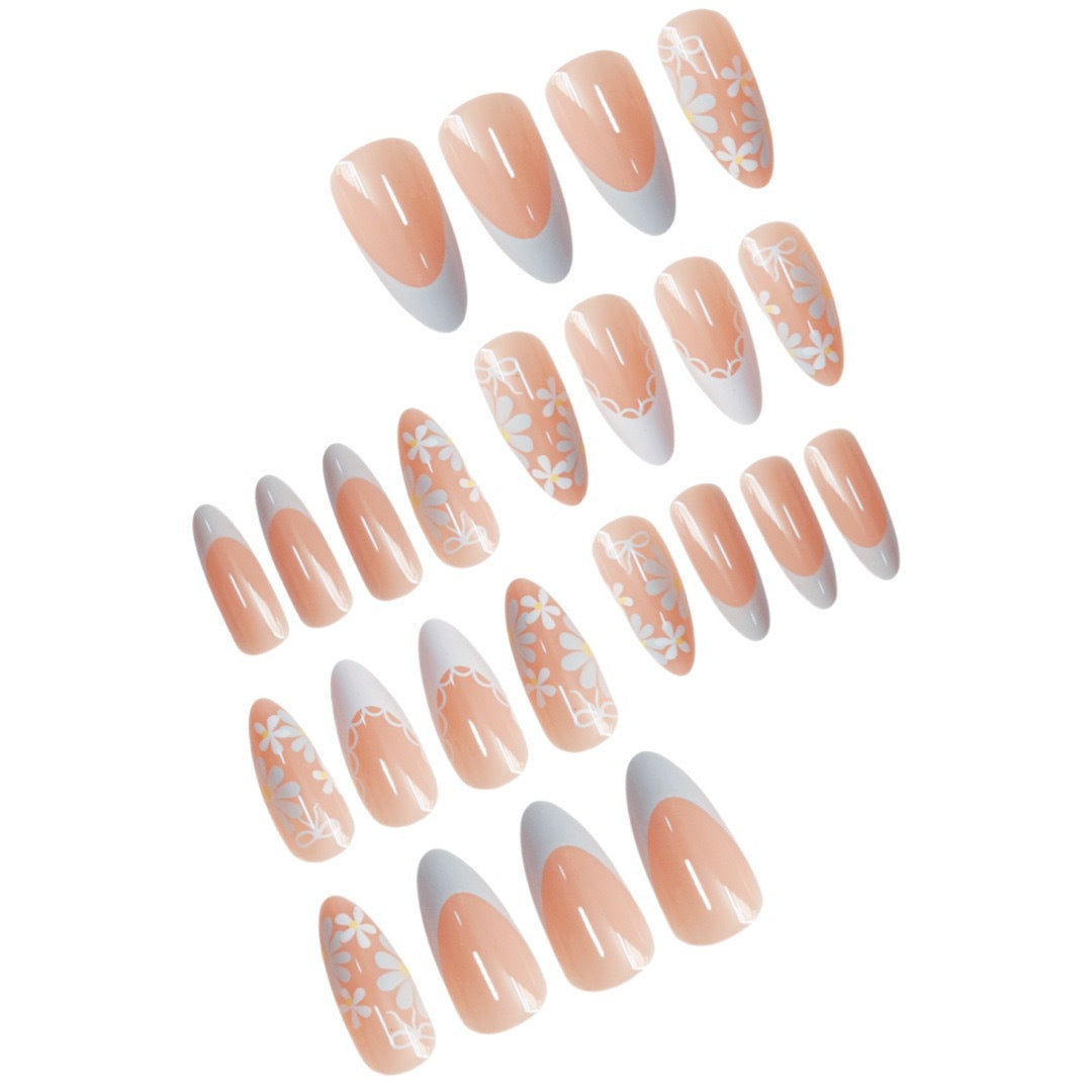 Elegante florale Nagelkunst Verbesserungen Brehn