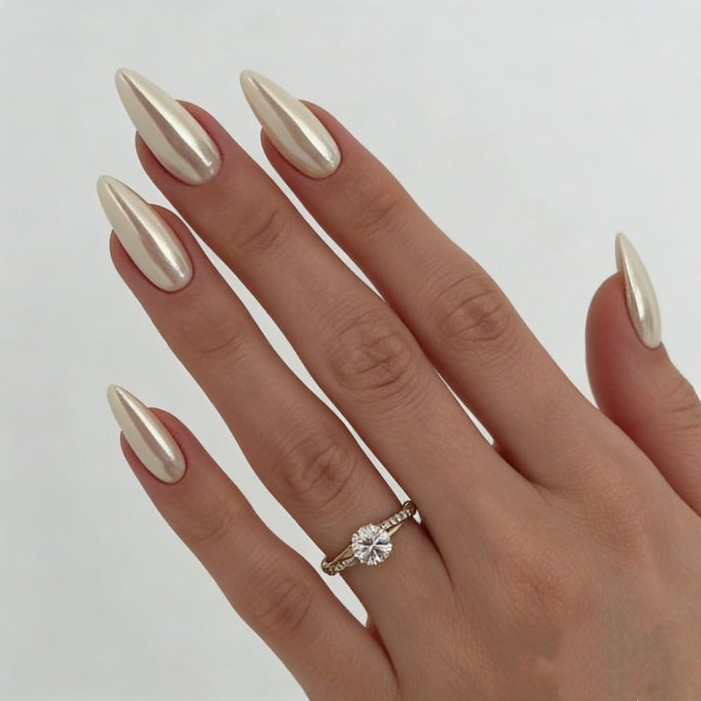 Elegante Kunstnägel Im Schimmernden Metallic-Look Brehn