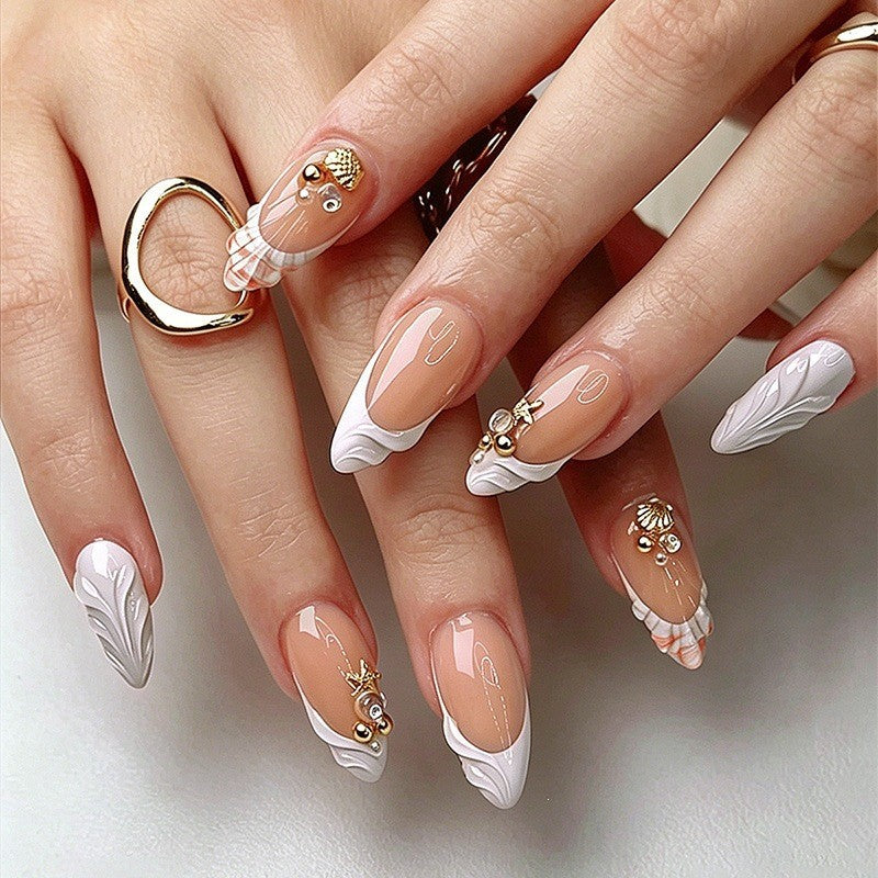 Kunstnagelset mit romantischen Akzenten Brehn