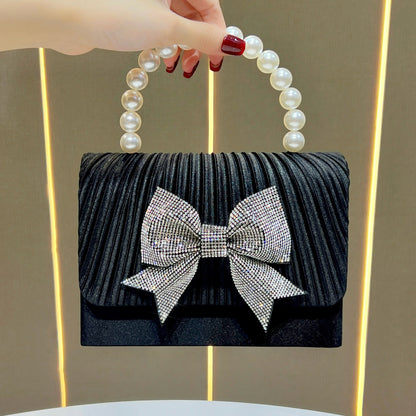 Elegante Abendtasche mit Schleifenverzierung