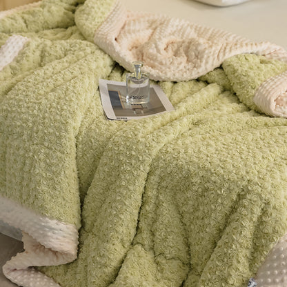 Plüsch Wende-Minky-Wurfdecke mit Rosentextur und gepunktetem Minky-Rücken