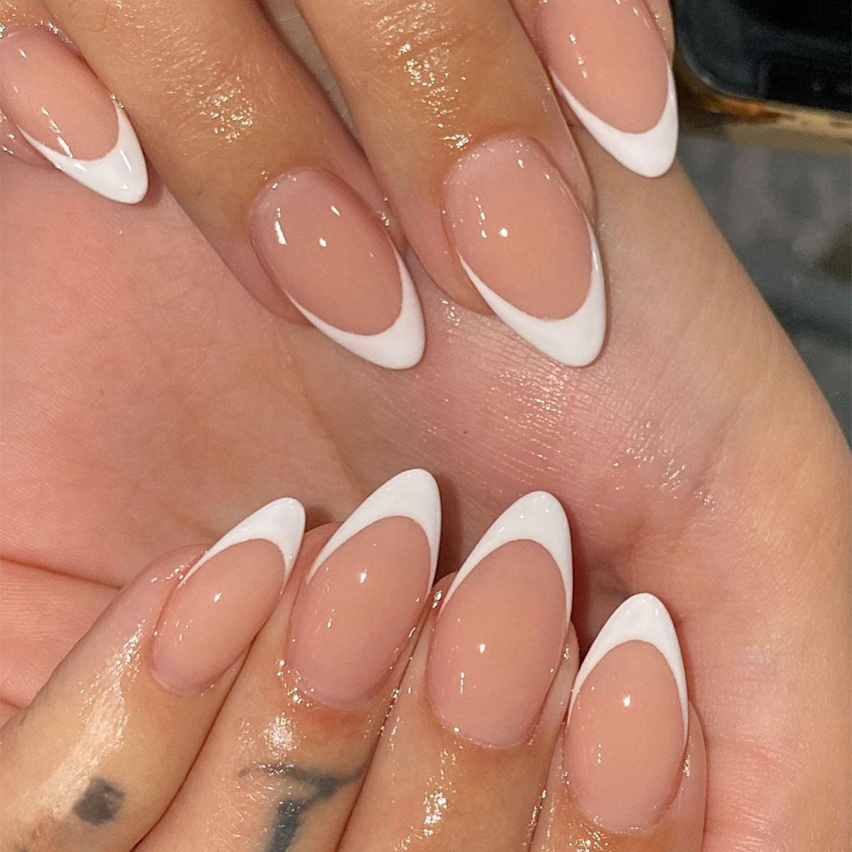 Elegante Stiletto French Tip Druck-Nägel Brehn