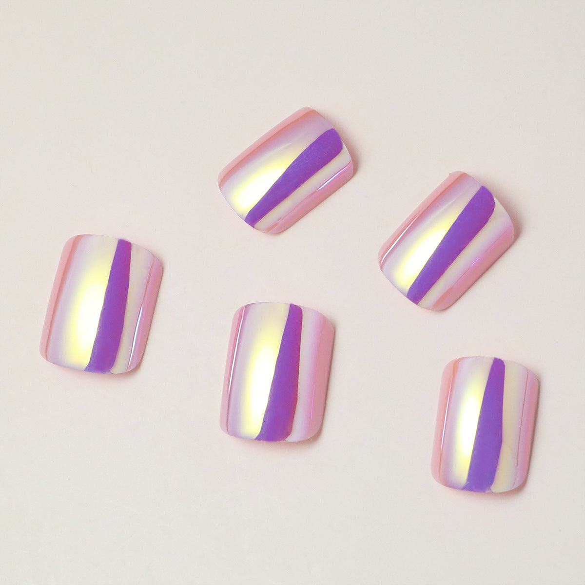 Elegante schillernde Press-On Nagelspitzen Brehn