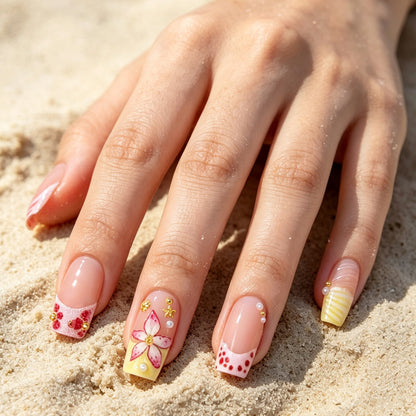 Kunstnagelset mit floralen Akzenten und Glitzerverzierungen Brehn