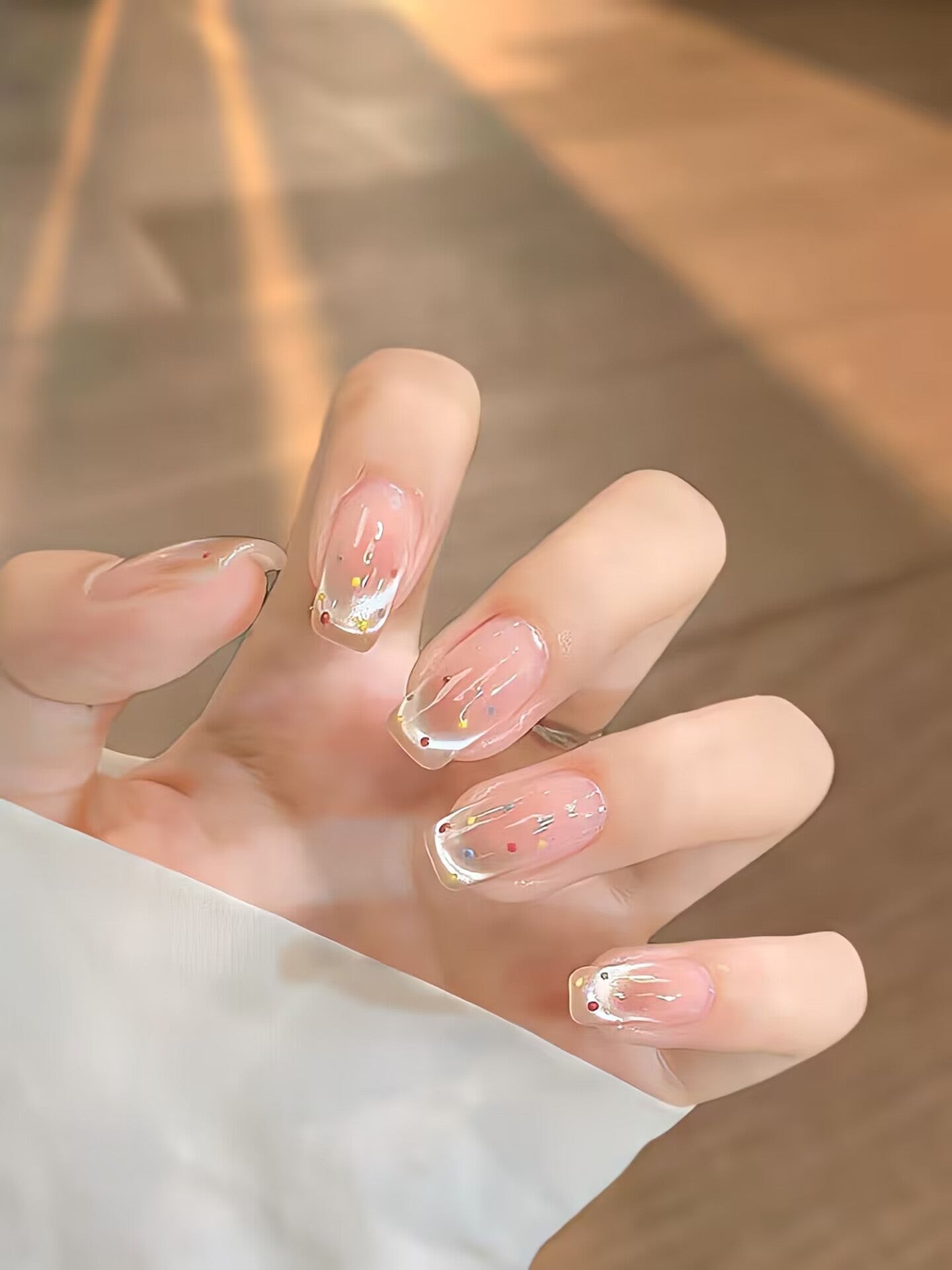 Trendige Kunstnägel mit Glitzer-Effekten Brehn