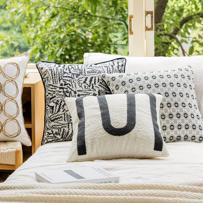 Design Dekokissen mit modernen Linien