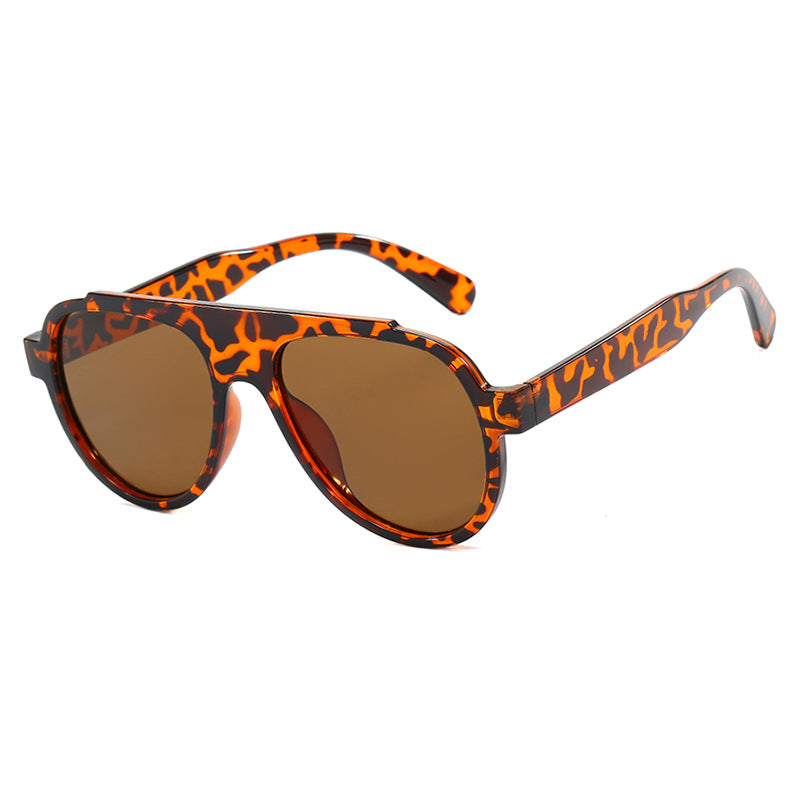 Damen stilvolle schwarze Sonnenbrille im modernen Design Brehn