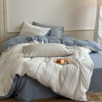 Leichtes Bettwäscheset aus Baumwoll-Gauze mit Wendefunktion und gesteppter Decke