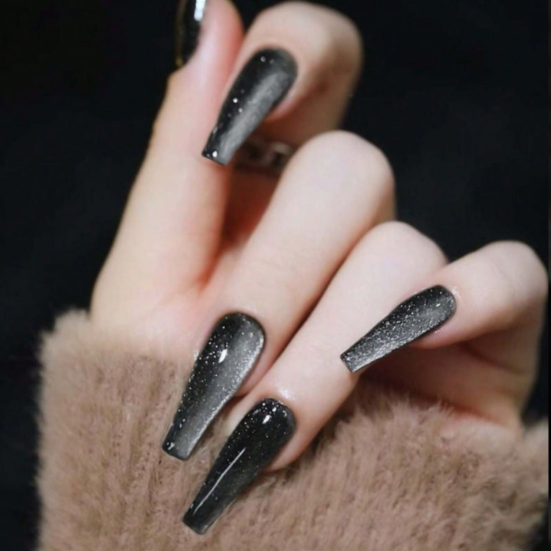 Glänzende Stiletto Press-On Nagelkunst mit Ombre-Effekt Brehn