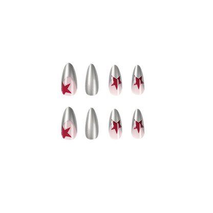 Kunstvolle Stiletto-Nägel mit Silber- und Sternenmotiven Brehn