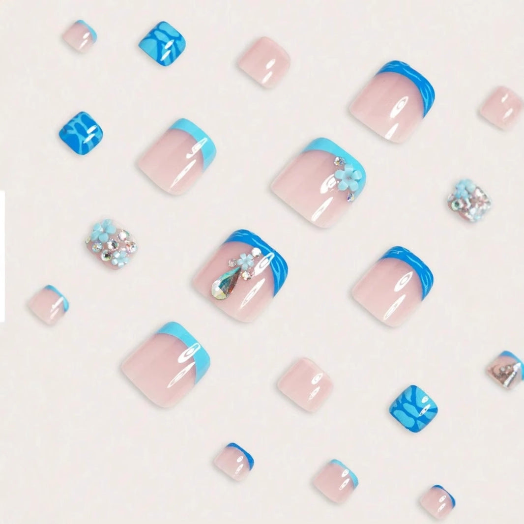 Fußnagelkunst-Set mit glamourösen 3D-Verzierungen und eleganten Akzenten Brehn