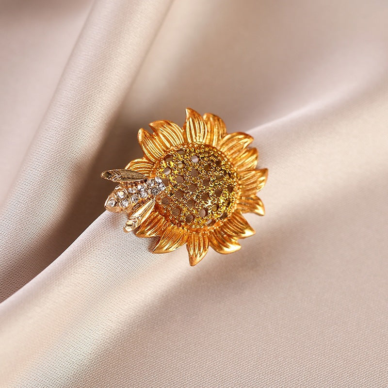 Elegante Sonnenblumenbrosche mit Kristallen Brehn