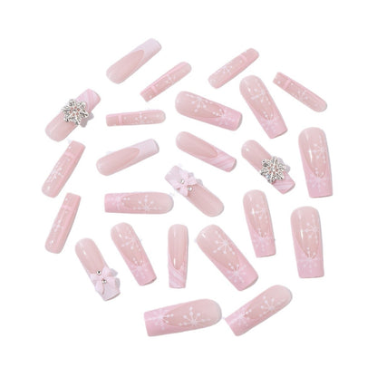 Kreatives Kunstnagelset mit zarten Blumen- und Glitzerakzenten Brehn