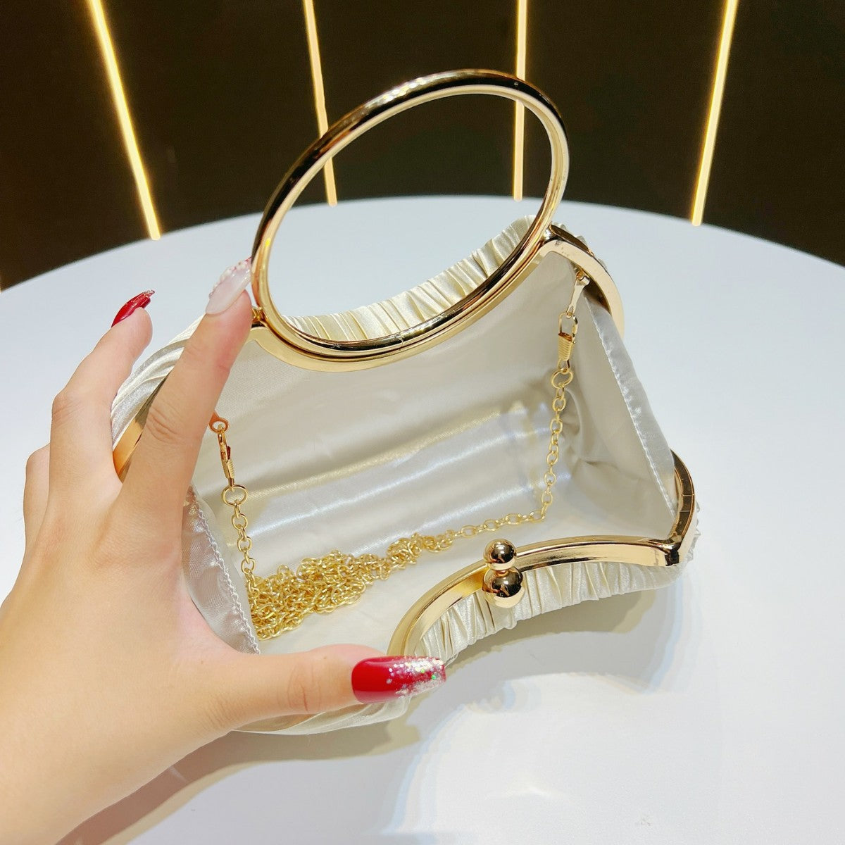 Luxuriöse plissierte abendliche Clutch