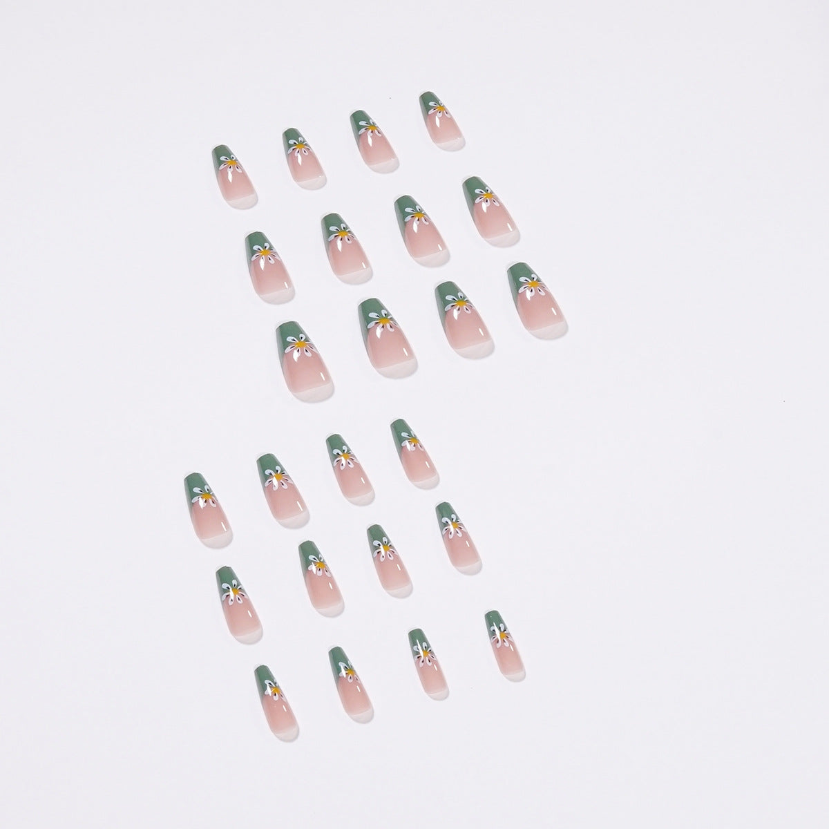 Kunstvolle Nagelkunst mit floralen Mustern Brehn