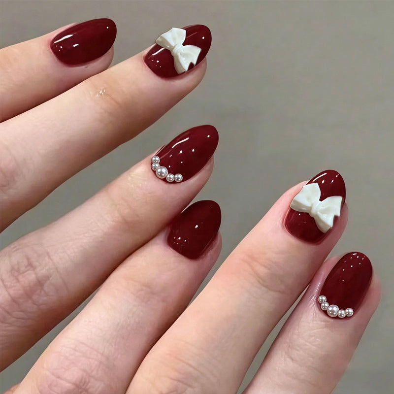 Elegante Kunstnägel Set mit dekorativen Akzenten Brehn