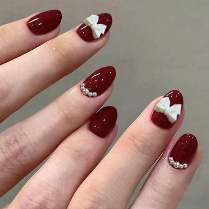 Elegante Kunstnägel Set mit dekorativen Akzenten Brehn
