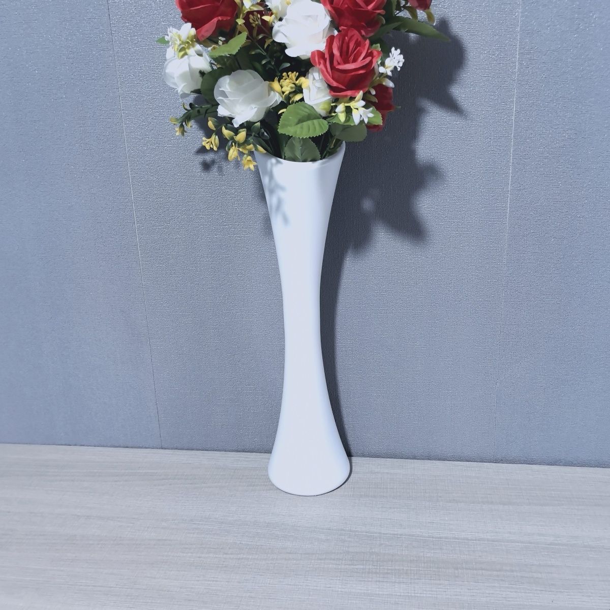 Elegante skulpturale Bodenvase Brehn