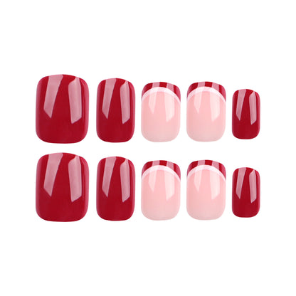 Kunstvolle Nagelgestaltung im modernen French-Tip Stil Brehn
