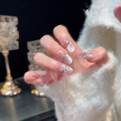 Elegante dekorative Press-On-Nagelkunst Brehn