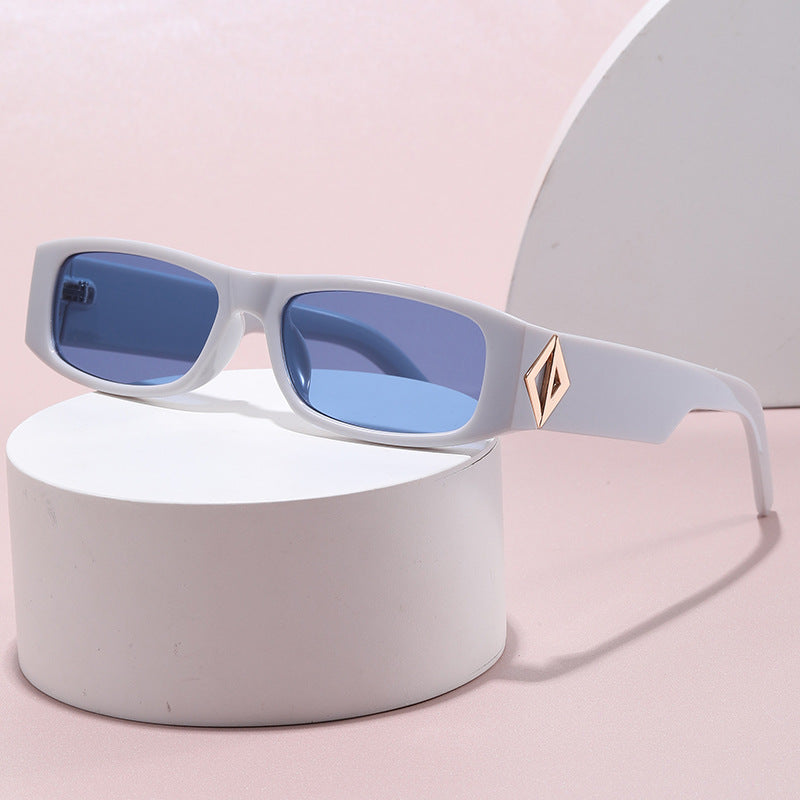 Damen modische rechteckige Sonnenbrille mit stilvollem Metallapplikation Brehn