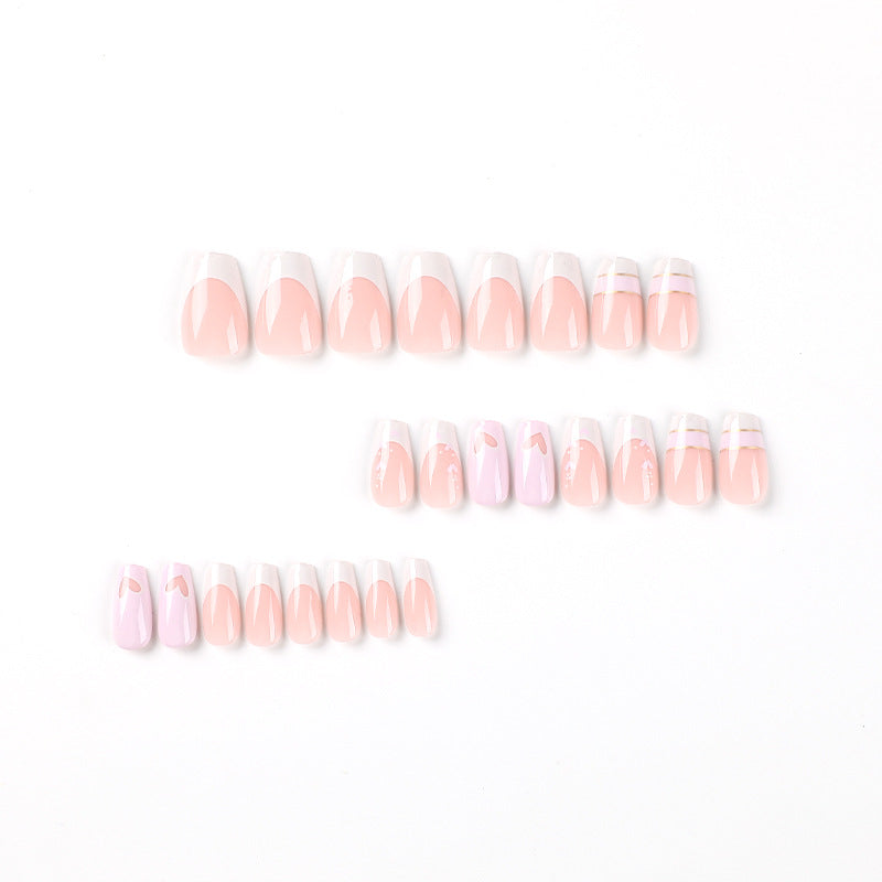 Kunstvolle Nagelkunst mit romantischem Design Brehn