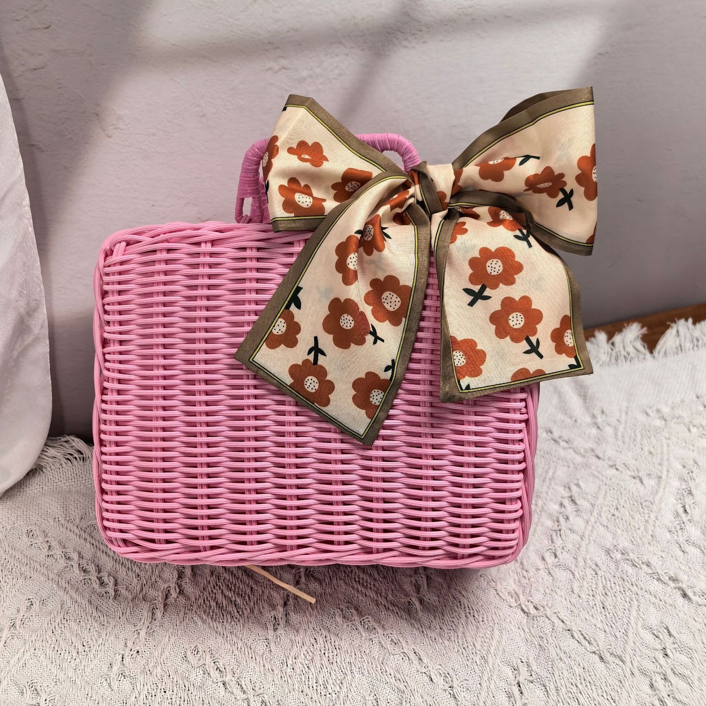 Damen eleganter Handtasche aus geflochtenem Material Brehn