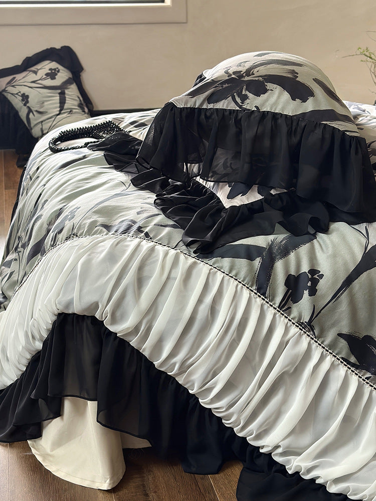 Romantischer Bettbezug mit gerafftem Volant, Chiffon-Rüschensaum und großfloralem Print