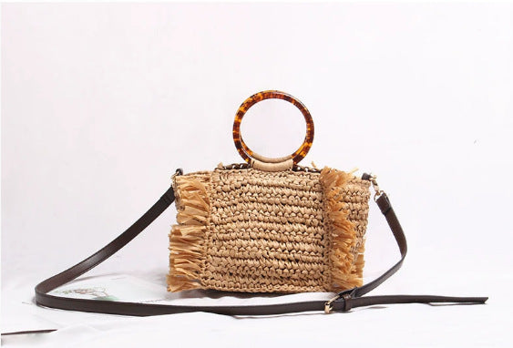 Damen Handtasche aus geflochtenem Naturmaterial mit Fransen und stylishem Henkel Brehn