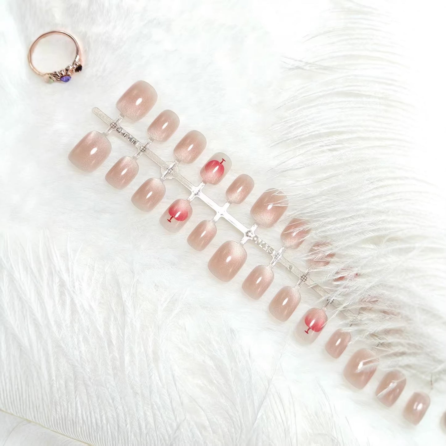 Elegante Kunstnägel mit Glitzer- und Cocktail-Design Brehn