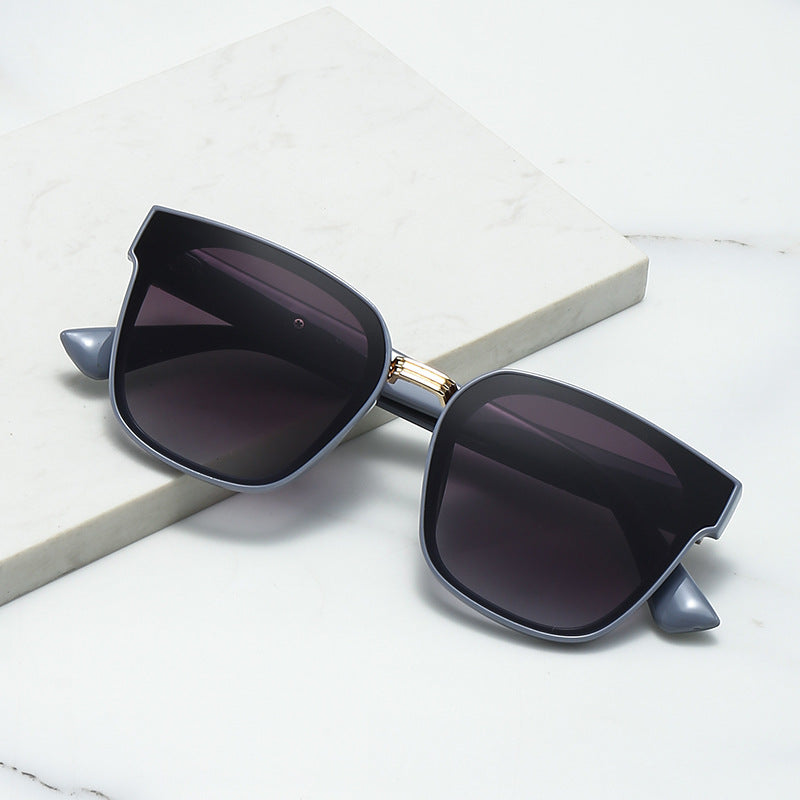 Damen Designer-Sonnenbrille mit luxuriösem Rahmen und angesagtem Schmuckdetail Brehn