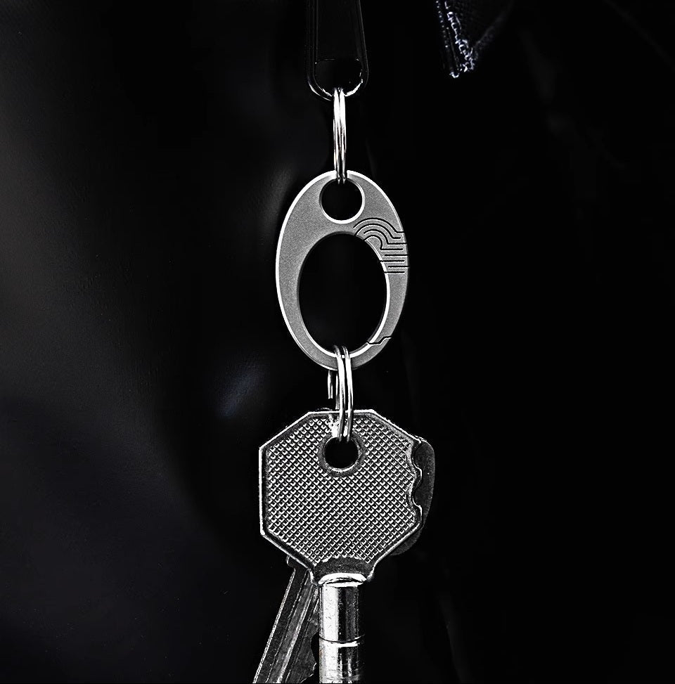 Brehn | Exquisite Mini Pure Titanium Schlüsselanhänger: EDC Press-Lock Charm Werkzeug