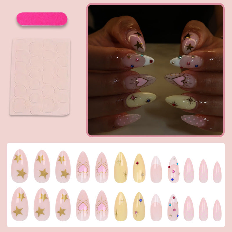 Kunstnagelset mit stilvollen Herz- und Sternmotiven Brehn