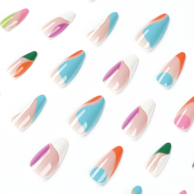 Kunstvolle Nailart mit bunten Akzenten Brehn