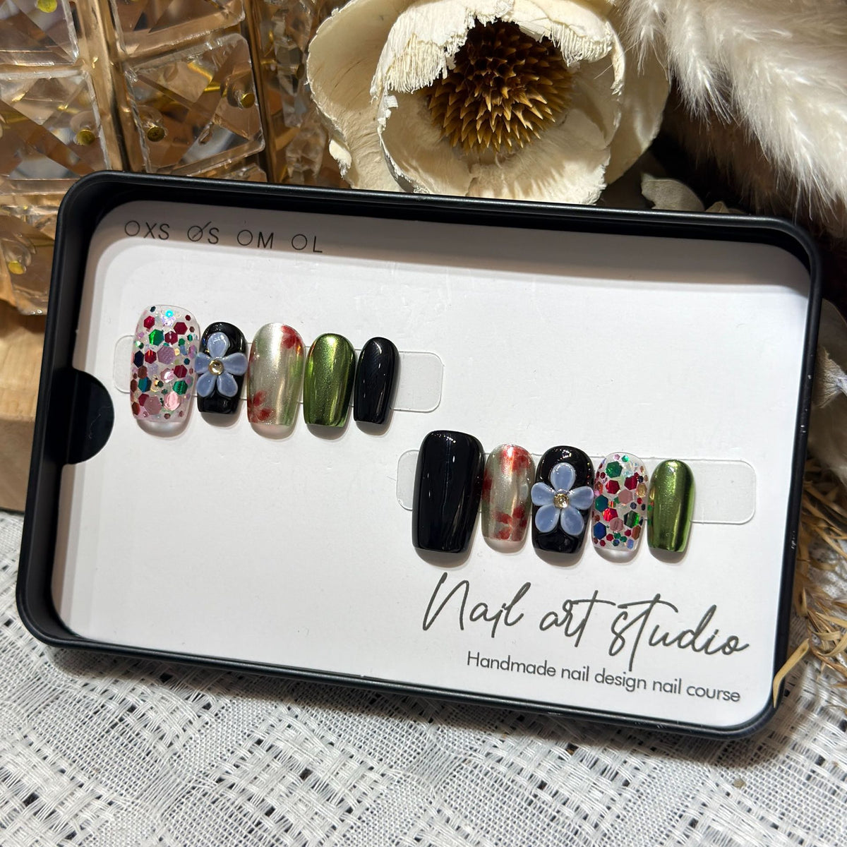 Künstlerisches, floral inspiriertes Press-On-Nagel-Set Brehn