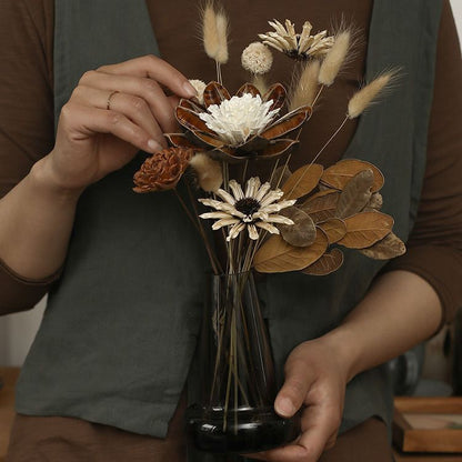 Stylischer Trockenblumenstrauß