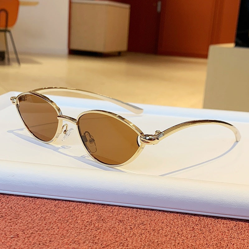 Damen Designer-Sonnenbrille mit elegantem Metallgestell und schützenden Gläsern Brehn