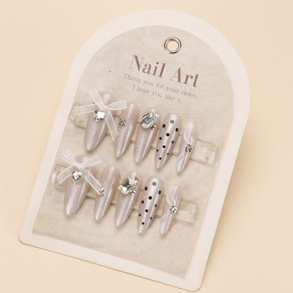 Glamouröses Press-On Nagelkunst-Set mit stylishen Edelstein-Akzenten Brehn