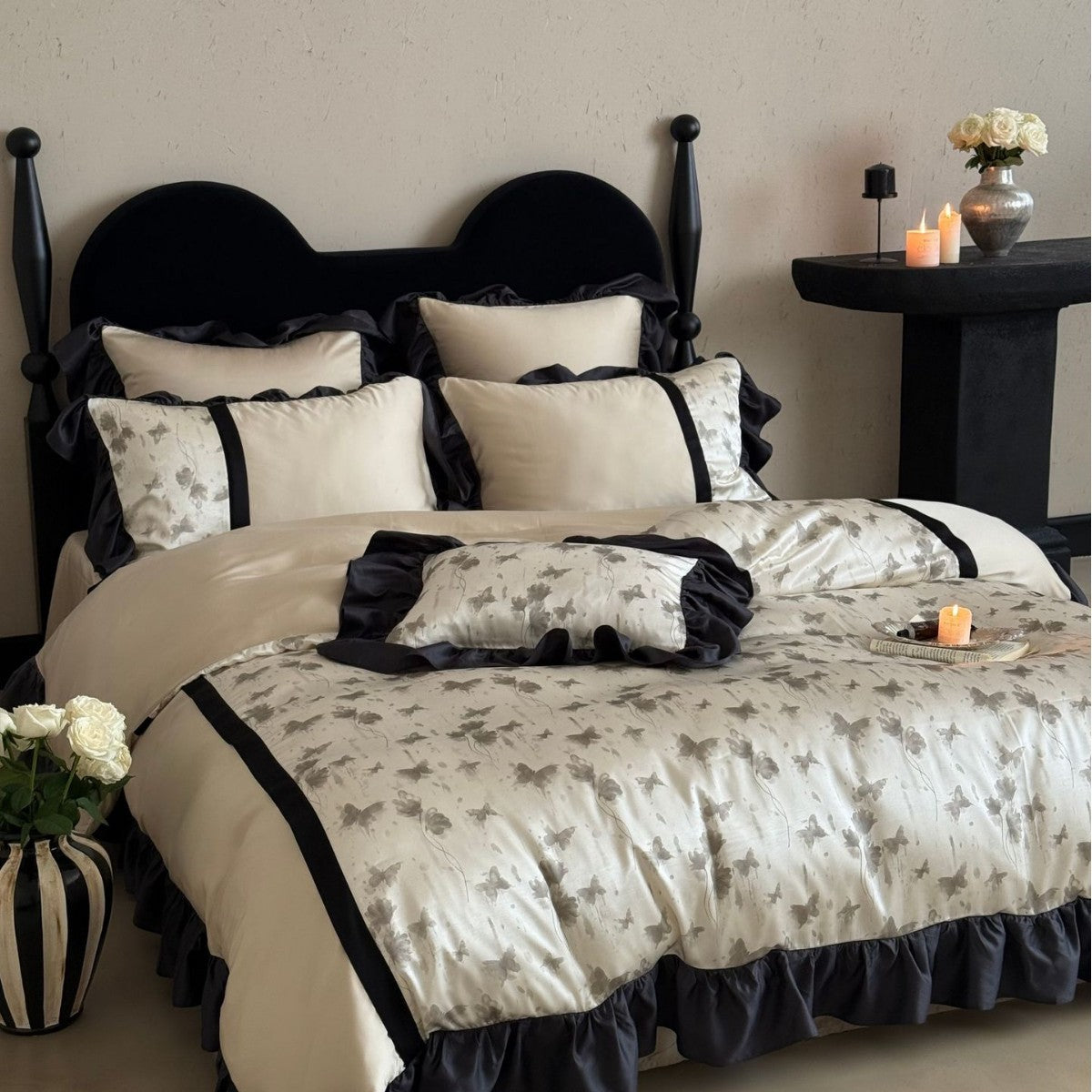 Luxuriöses Satin-Bettwäsche-Set mit Rüschen und dezentem Blumenmuster