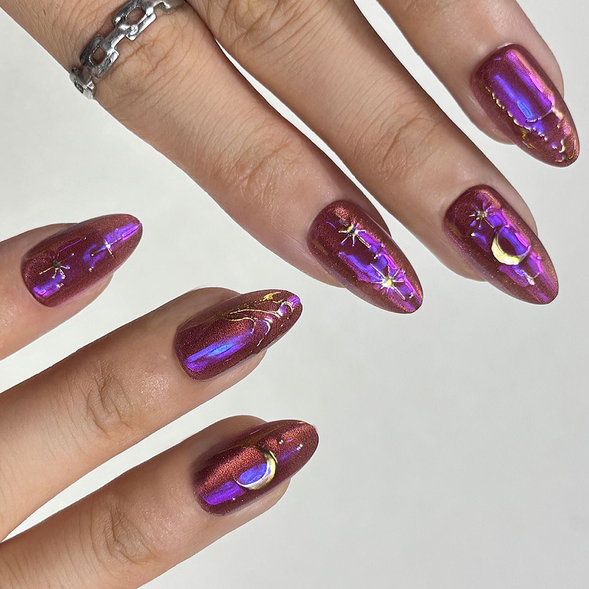 Dekorativer Press-On-Nagelset mit einzigartigen Designs Brehn