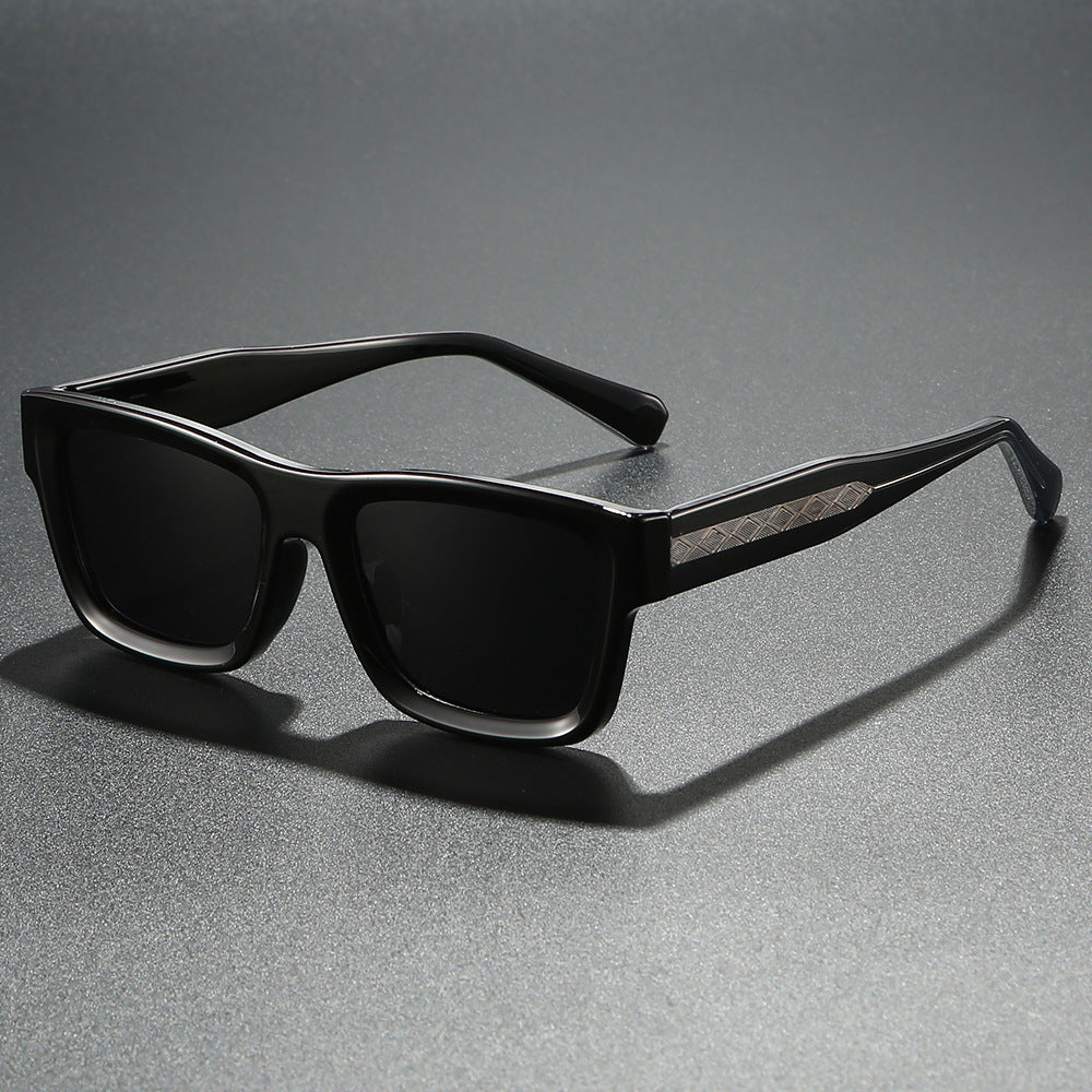 Damen Sonnenbrille im urbanen, kantigen Design mit metallischen Akzenten Brehn