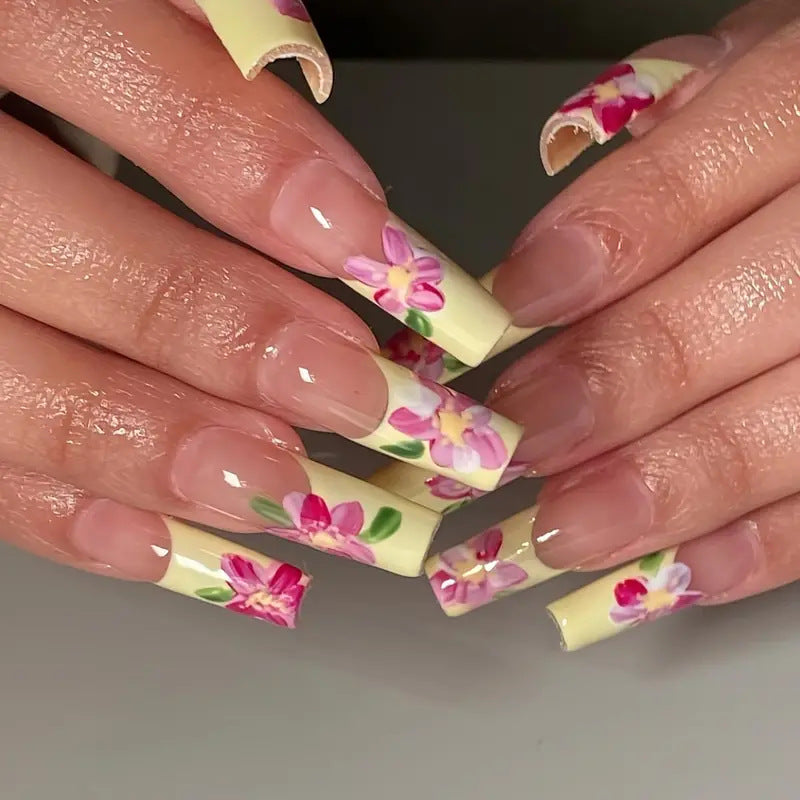 Dekorative florale Design-Nagelverlängerungen Brehn