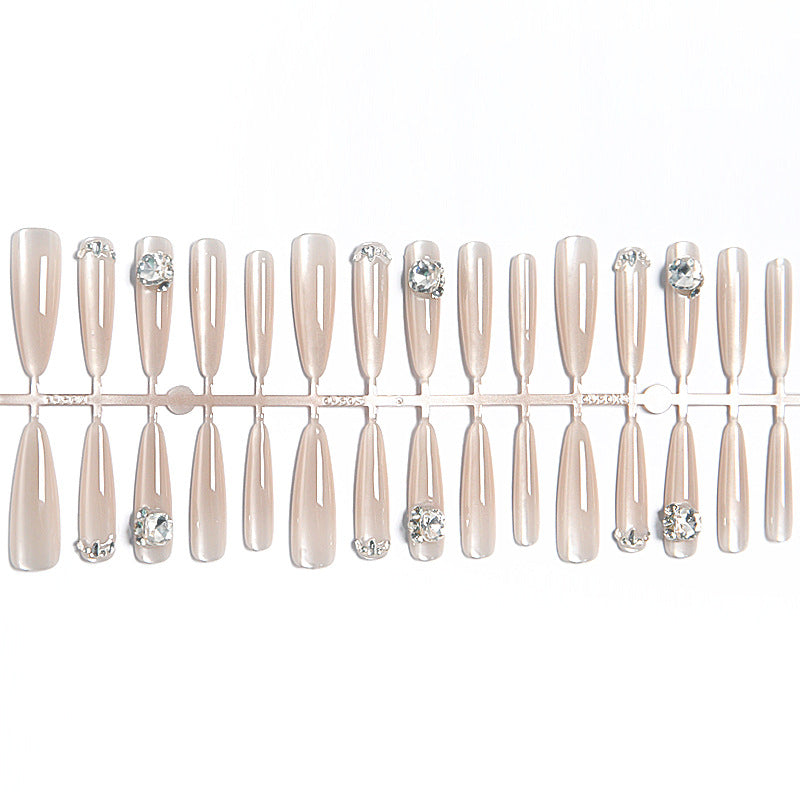 Kunstnagelset mit Glitzer-Design und eleganten 3D-Applikationen Brehn