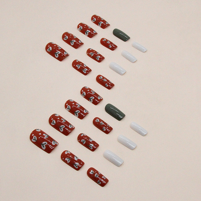 Künstlerisches Herzdesign Press-On Nagelspitzen Brehn