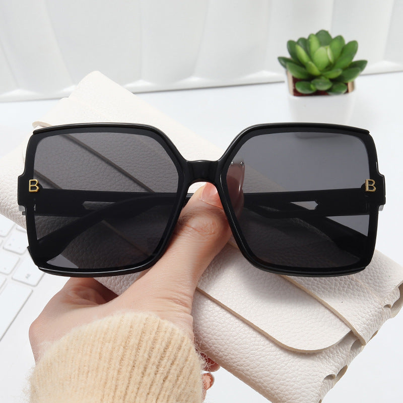 Damen modische oversized Sonnenbrille mit extravaganten Akzenten Brehn